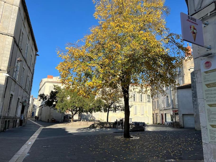 Апартаменты Le Logis Des Templiers Vieux Port Ла-Рошель Экстерьер фото